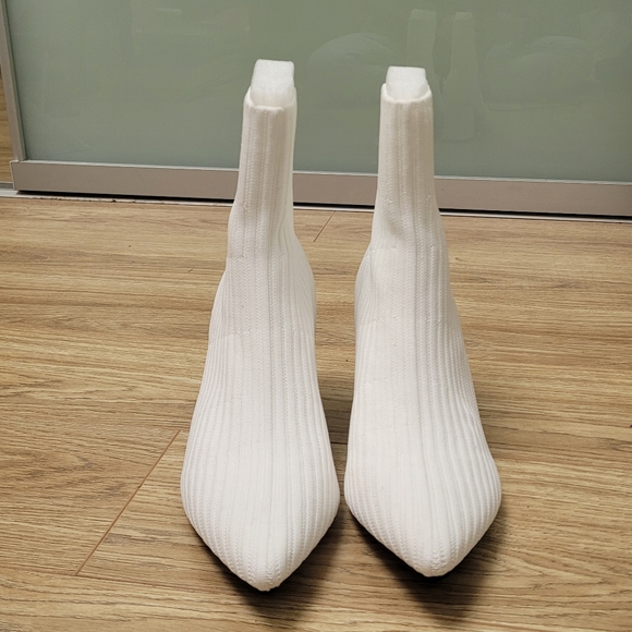 White Boots - Picture 4 of 7